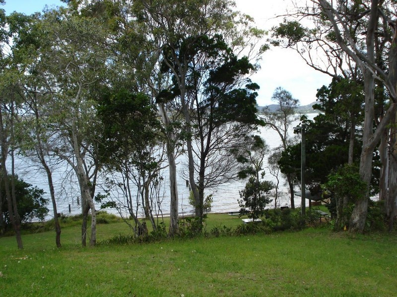 8 Resthaven Drive, Lamb Island QLD 4184