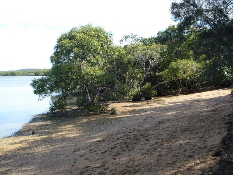 8 Resthaven Drive, Lamb Island QLD 4184