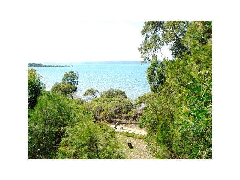 38 Koonwarra Pde, Macleay Island QLD 4184