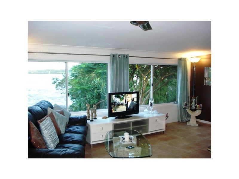 68 Melaleuca Drive, Lamb Island QLD 4184