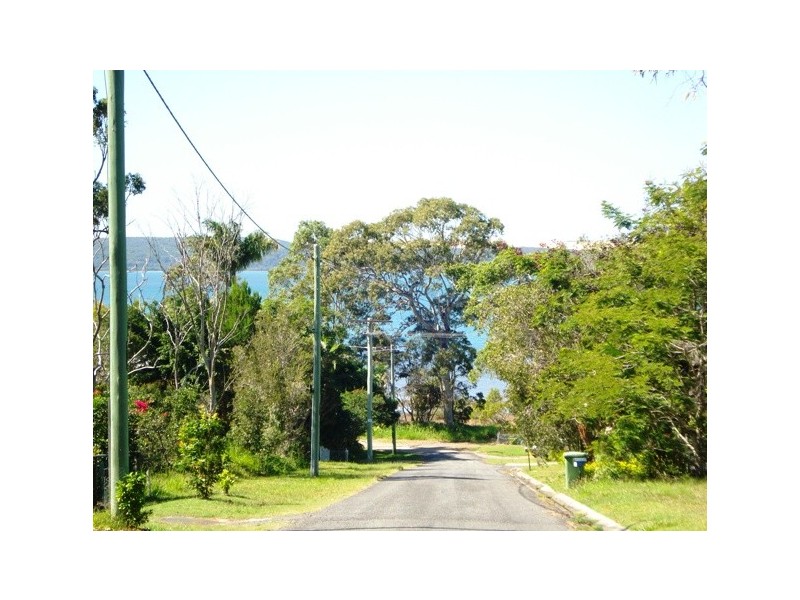 25 Kooberry Street, Macleay Island QLD 4184