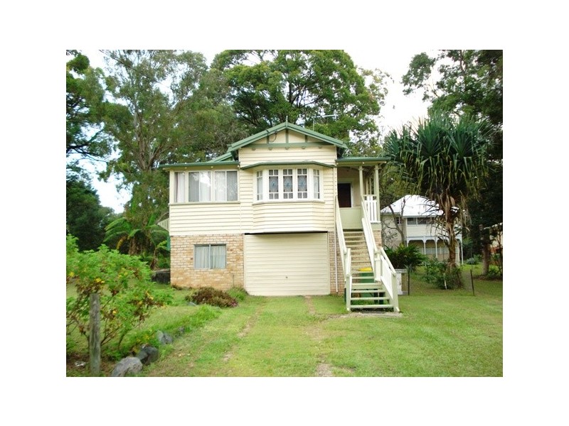 16  Noogie Street, Macleay Island QLD 4184