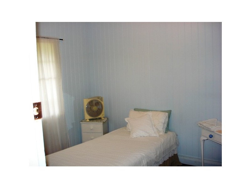 16  Noogie Street, Macleay Island QLD 4184