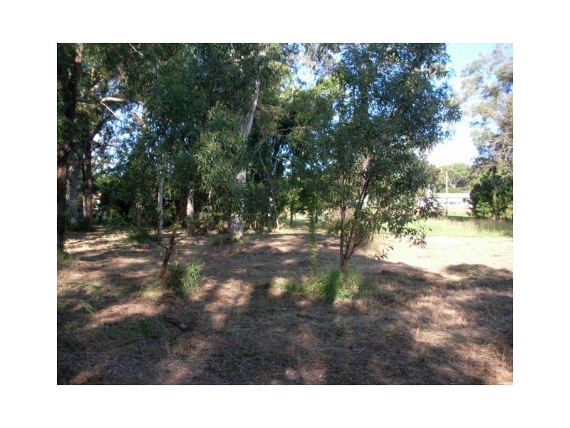 5 Walnut Ct, Macleay Island QLD 4184