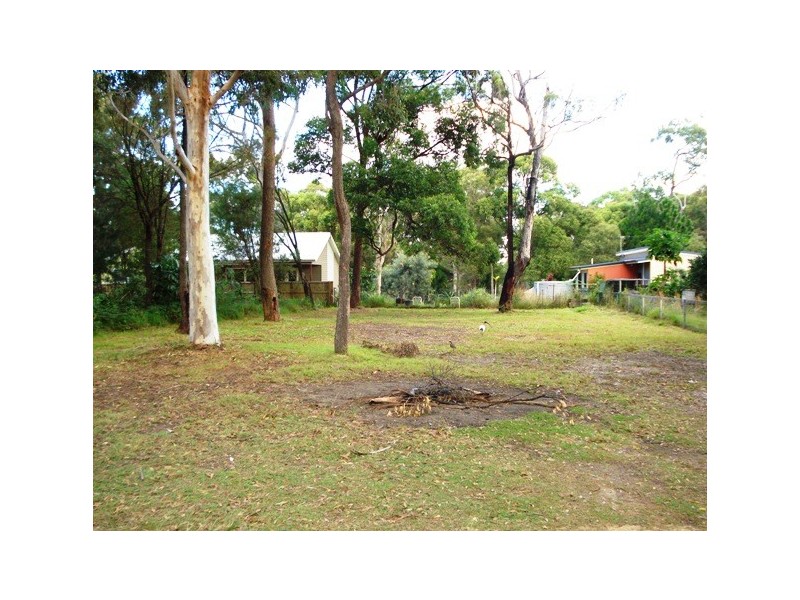 6 Noon-muckle Street, Macleay Island QLD 4184