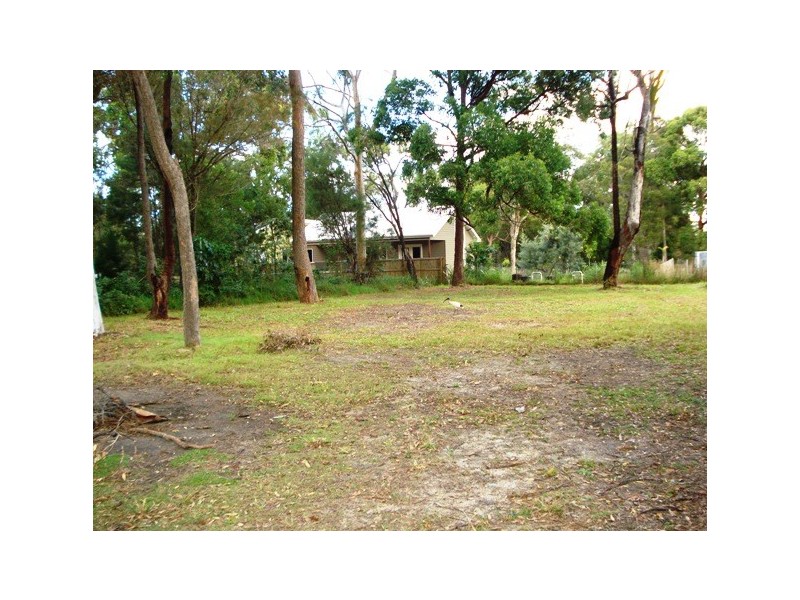 6 Noon-muckle Street, Macleay Island QLD 4184