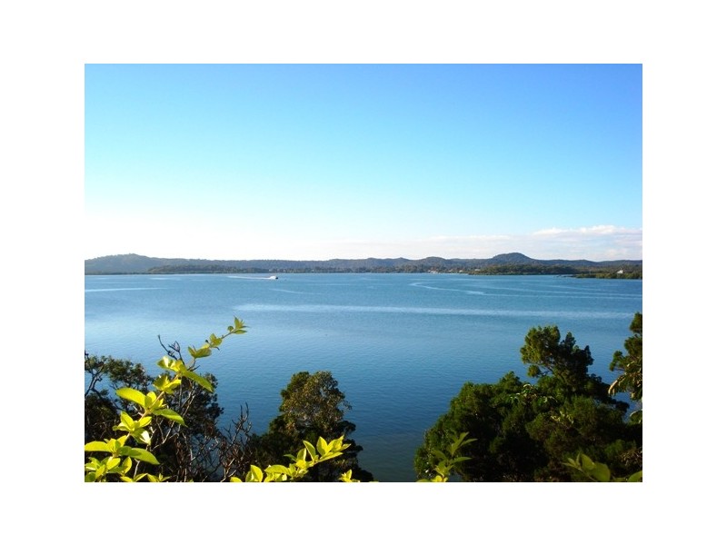 32 Tina Avenue, Lamb Island QLD 4184