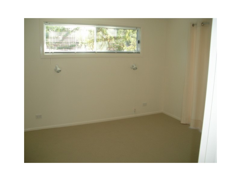 2 MORWONG ST, Macleay Island QLD 4184