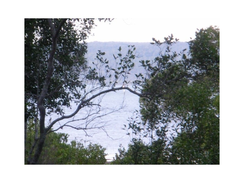 27 BEELONG ST, Macleay Island QLD 4184