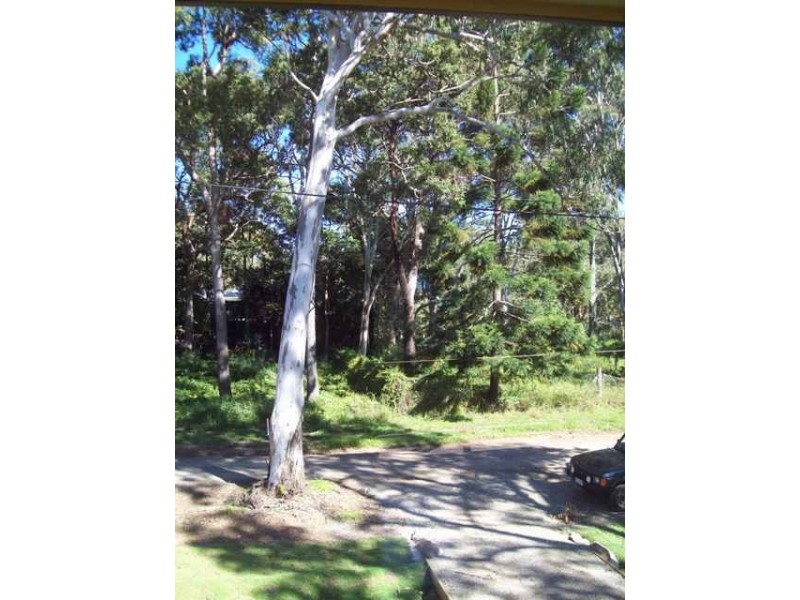 27 BEELONG ST, Macleay Island QLD 4184