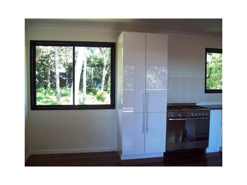 27 BEELONG ST, Macleay Island QLD 4184