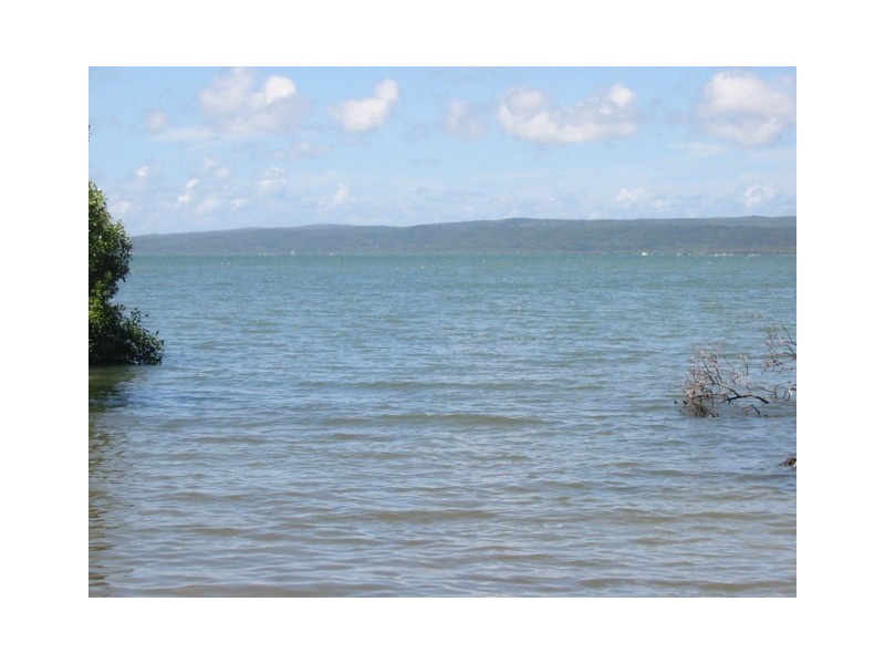 31 Calm Waters Cres, Macleay Island QLD 4184