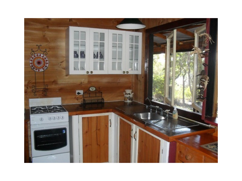 31 Calm Waters Cres, Macleay Island QLD 4184