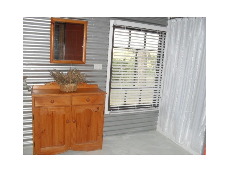 31 Calm Waters Cres, Macleay Island QLD 4184
