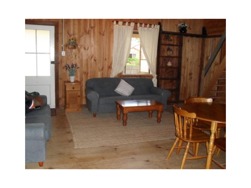 31 Calm Waters Cres, Macleay Island QLD 4184