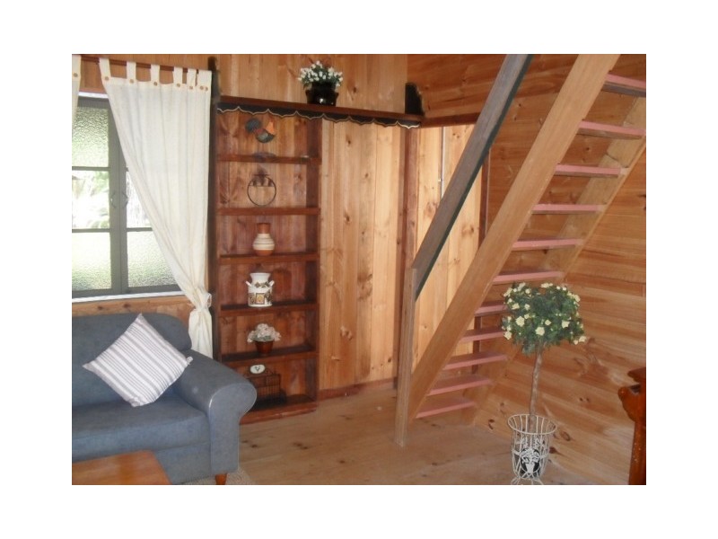 31 Calm Waters Cres, Macleay Island QLD 4184