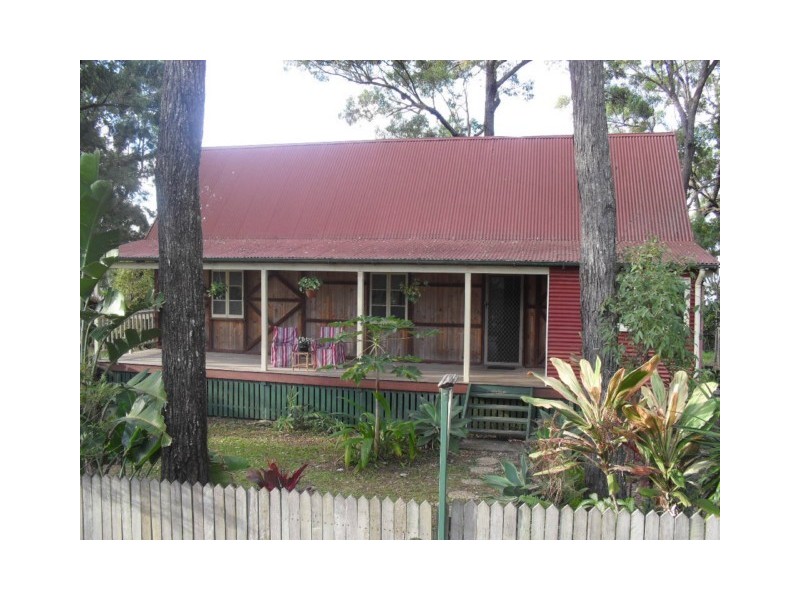31 Calm Waters Cres, Macleay Island QLD 4184