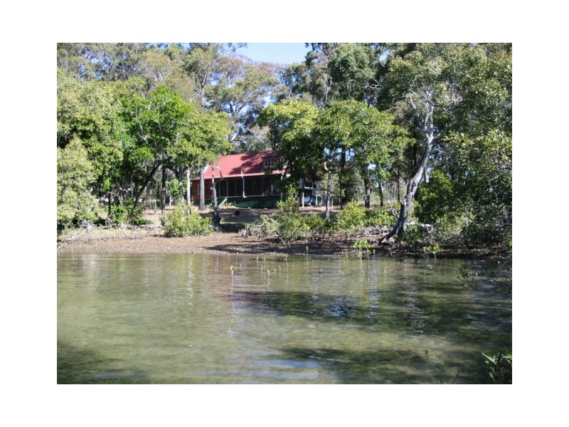 31 Calm Waters Cres, Macleay Island QLD 4184