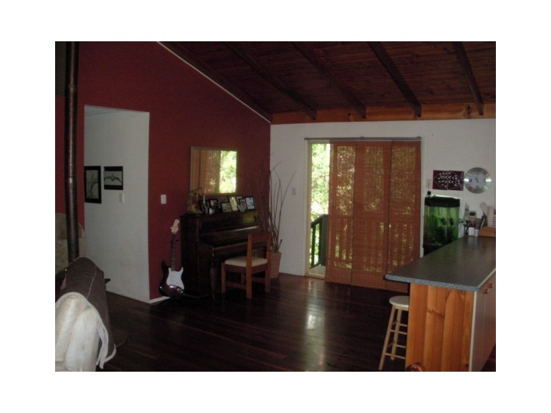 6-10 CON ST, Macleay Island QLD 4184