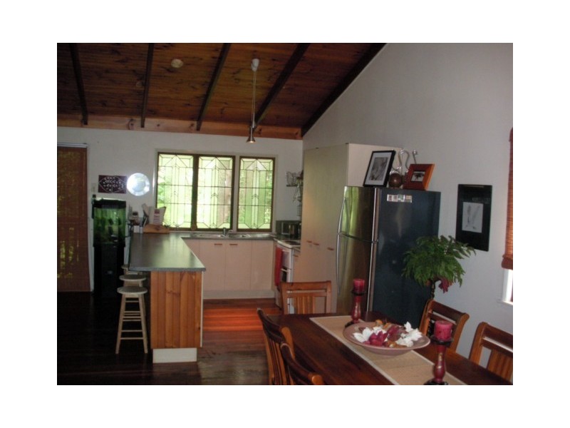 6-10 CON ST, Macleay Island QLD 4184