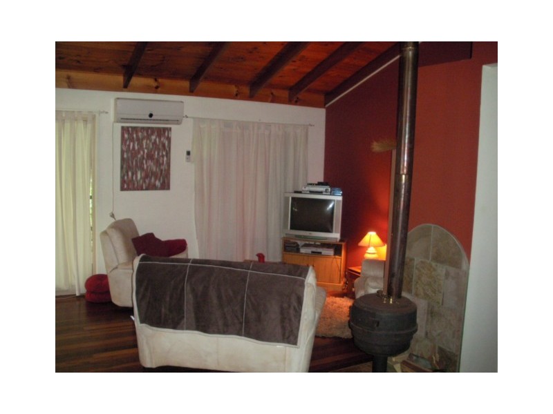 6-10 CON ST, Macleay Island QLD 4184