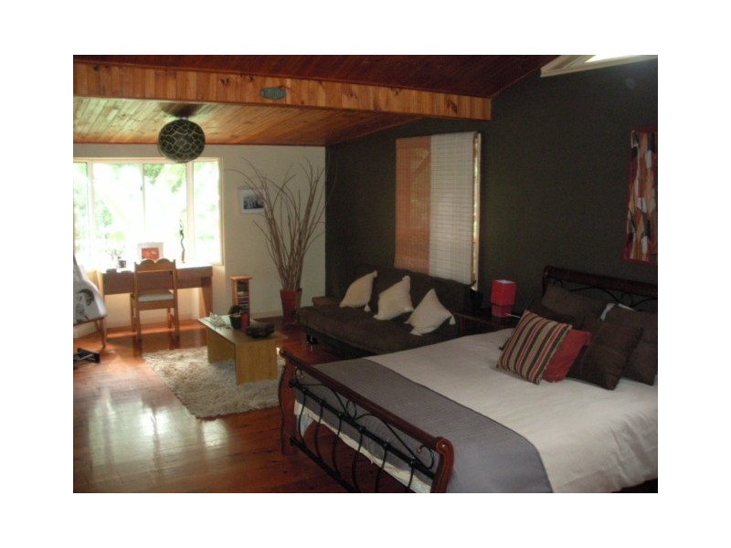 6-10 CON ST, Macleay Island QLD 4184