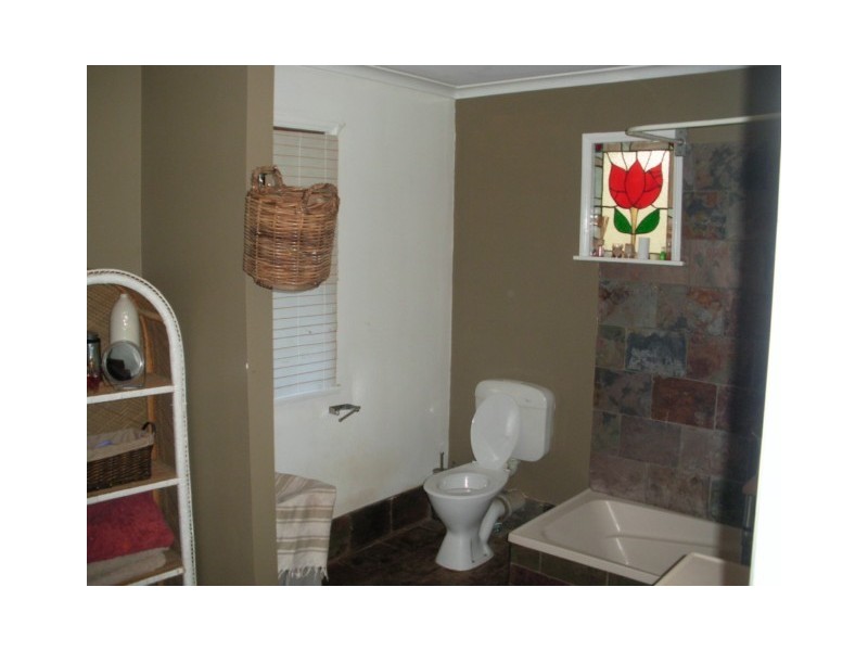 6-10 CON ST, Macleay Island QLD 4184