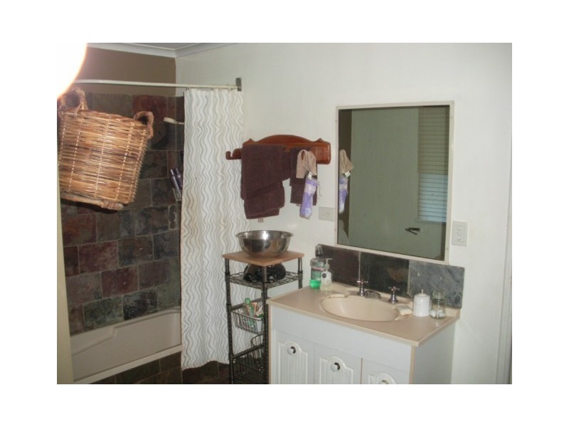 6-10 CON ST, Macleay Island QLD 4184