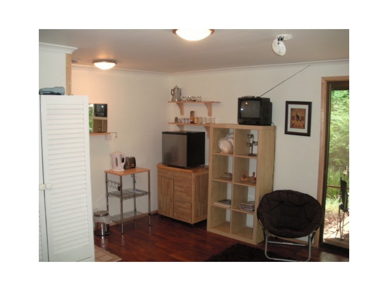 6-10 CON ST, Macleay Island QLD 4184