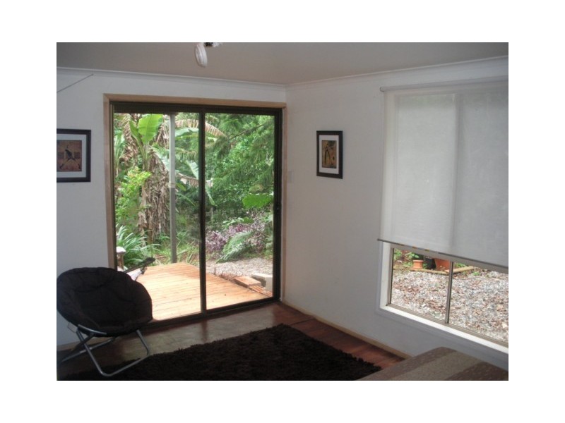 6-10 CON ST, Macleay Island QLD 4184