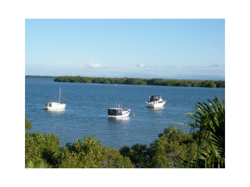 106 WESTERN RD, Macleay Island QLD 4184