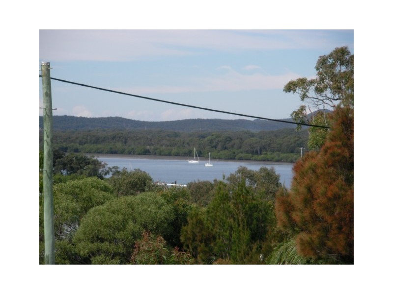 15 ASHTON ST, Macleay Island QLD 4184