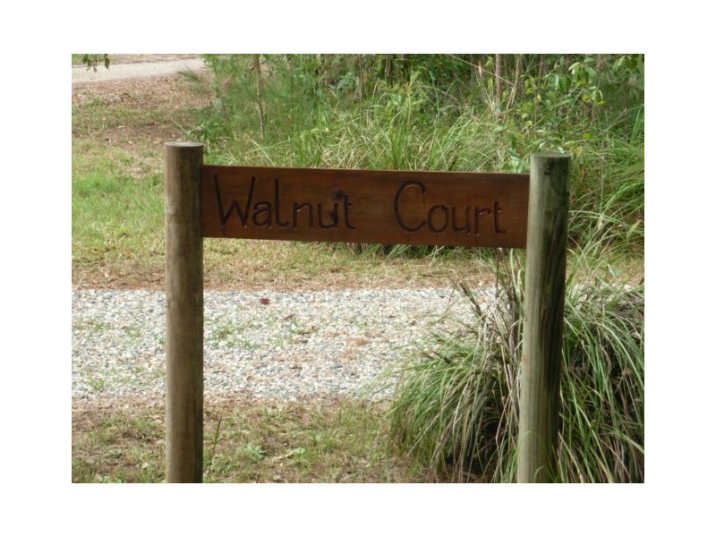 1 WALNUT COURT, Macleay Island QLD 4184