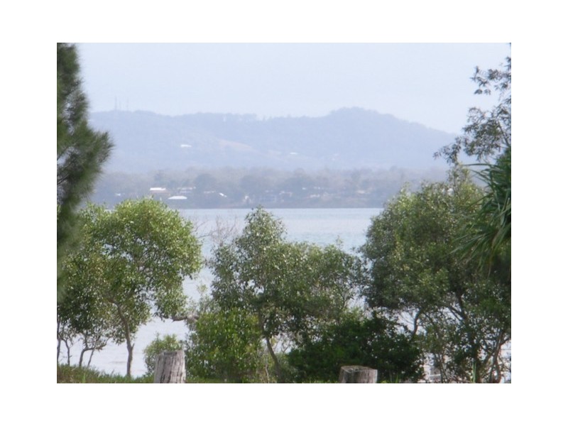 54 COAST RD, Macleay Island QLD 4184