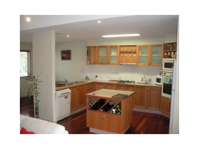 16 Eastbourne St, Macleay Island QLD 4184