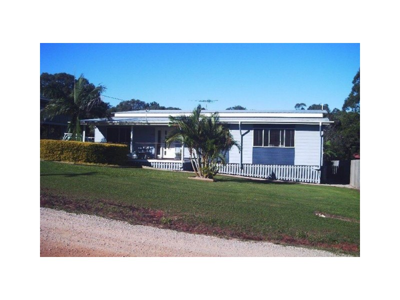 16 Eastbourne St, Macleay Island QLD 4184