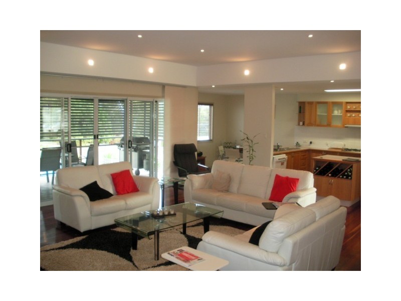 16 Eastbourne St, Macleay Island QLD 4184