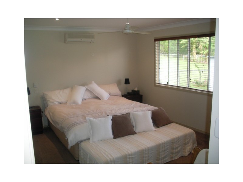 16 Eastbourne St, Macleay Island QLD 4184