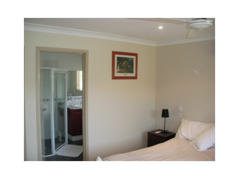 16 Eastbourne St, Macleay Island QLD 4184