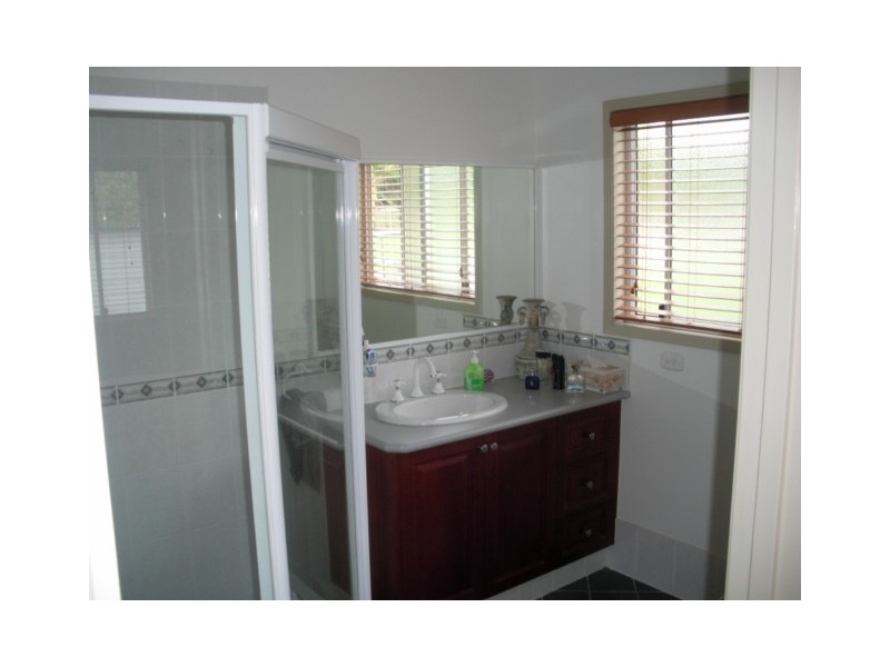 16 Eastbourne St, Macleay Island QLD 4184