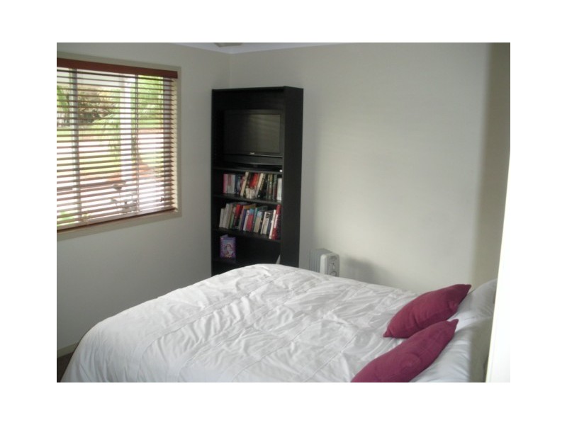 16 Eastbourne St, Macleay Island QLD 4184