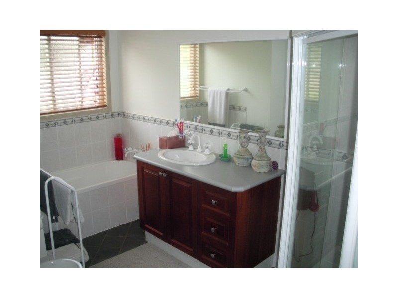 16 Eastbourne St, Macleay Island QLD 4184