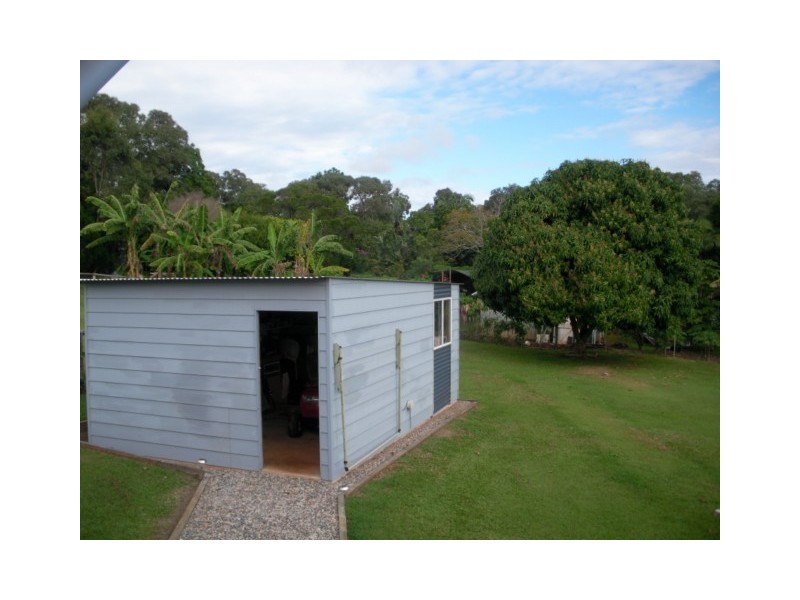16 Eastbourne St, Macleay Island QLD 4184