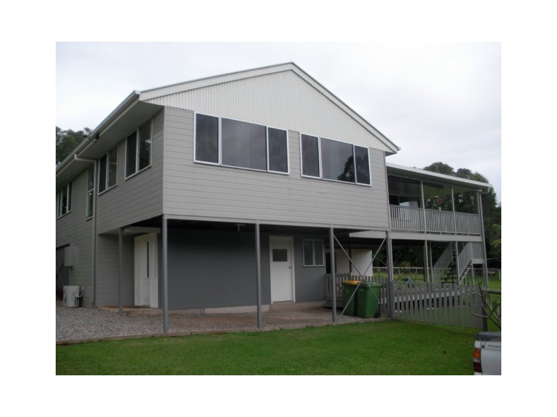 18 EASTBOURNE TCE, Macleay Island QLD 4184