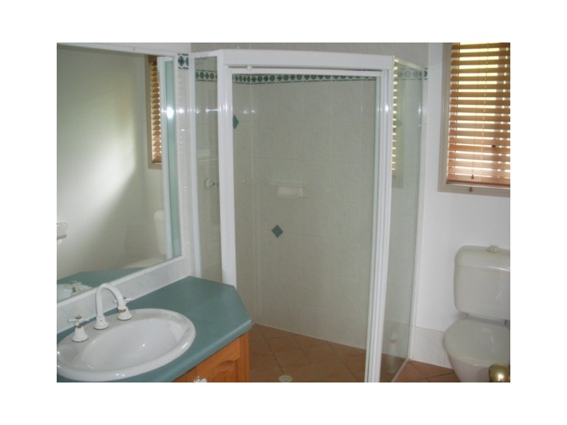 18 EASTBOURNE TCE, Macleay Island QLD 4184