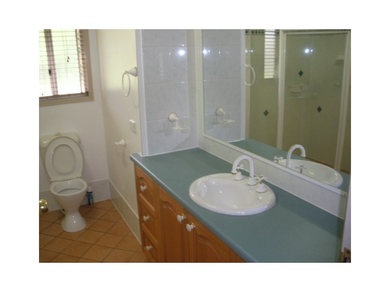 18 EASTBOURNE TCE, Macleay Island QLD 4184