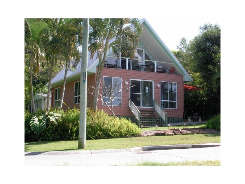 17 KOONWARRA PDE, Macleay Island QLD 4184