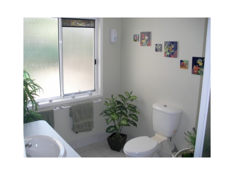 17 KOONWARRA PDE, Macleay Island QLD 4184