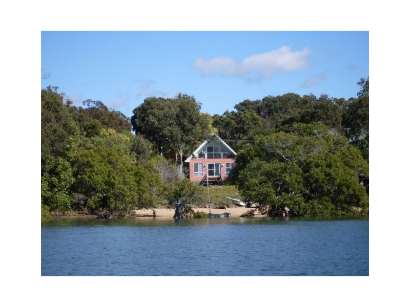 17 KOONWARRA PDE, Macleay Island QLD 4184
