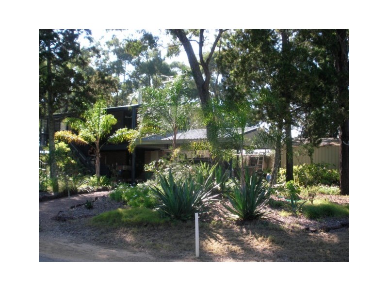 1  BLUE VISTA ST, Macleay Island QLD 4184